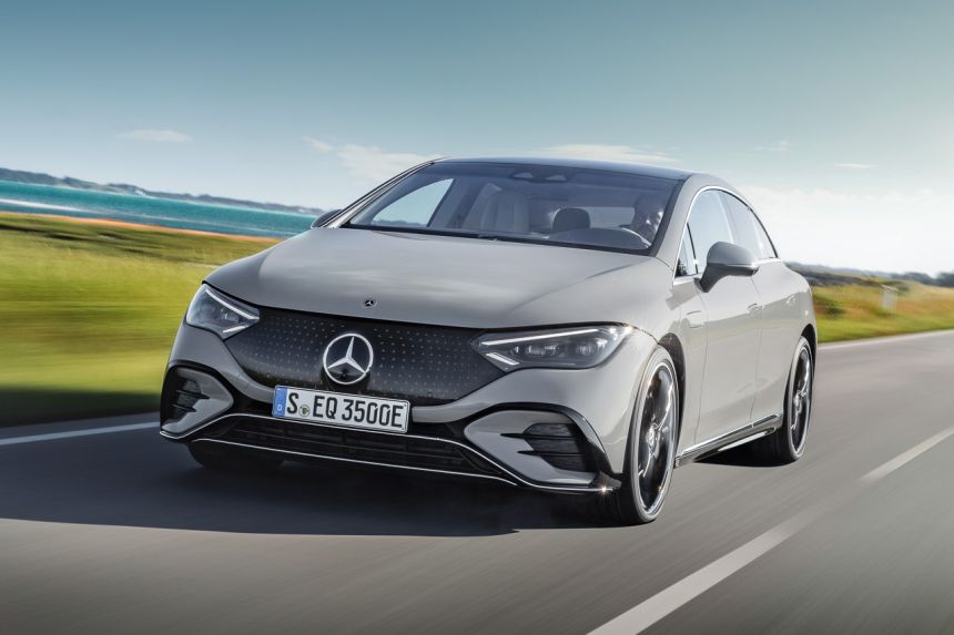2022 Mercedes-Benz EQE looks just like a smaller EQS image