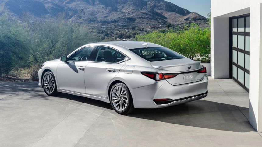 Lexus PH to launch the 2022 ES this month image