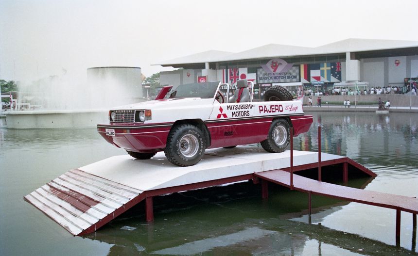 Mitsubishi Pajero boat image