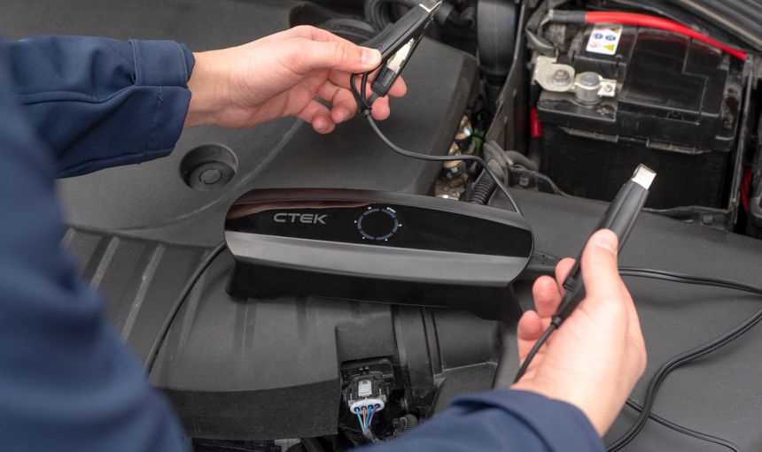 HOLD Never run on low battery with CTEK Adaptive Charging Technology image