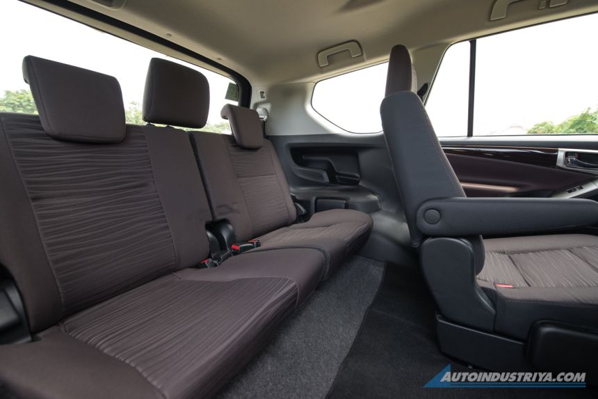 2021 Toyota Innova V image