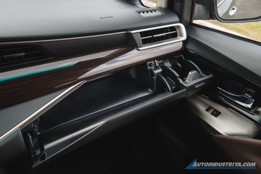 2021 Toyota Innova V image