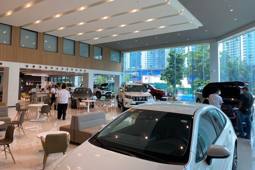 BGC is the Car Window Shopping Hub of Metro Manila image