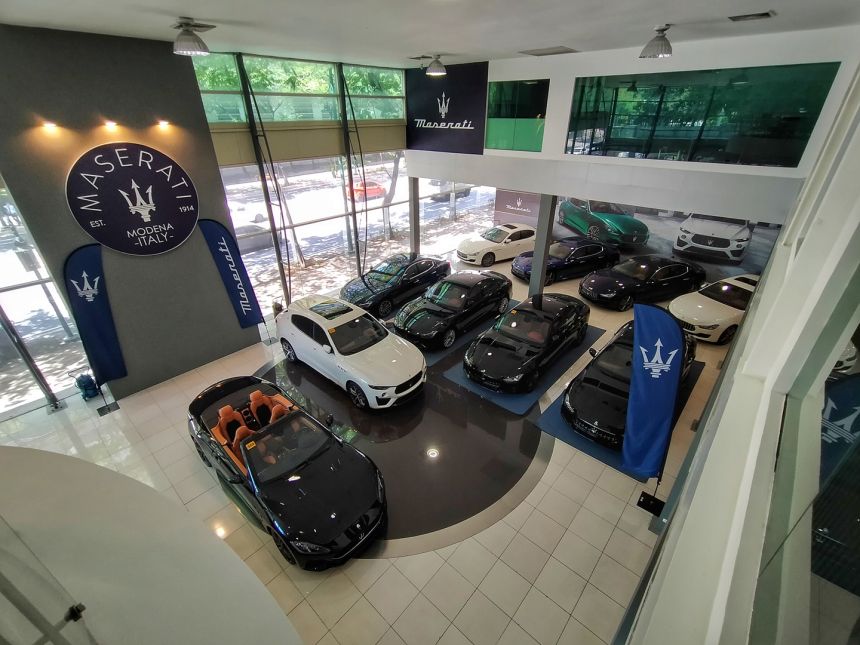 BGC is the Car Window Shopping Hub of Metro Manila image