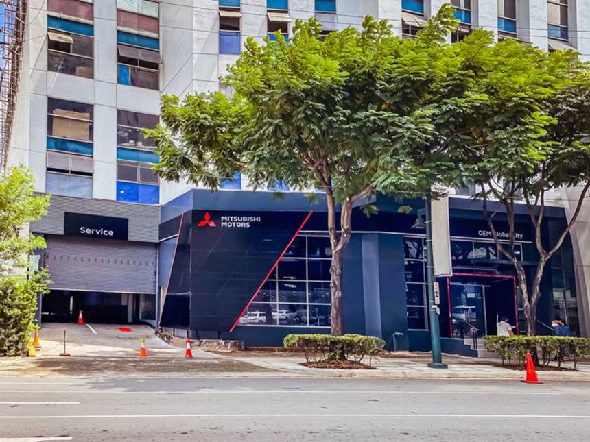 BGC is the Car Window Shopping Hub of Metro Manila image