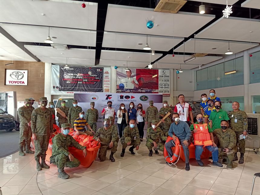 Toyota Q. Ave, Valenzuela donate rescue equipment to PH army image