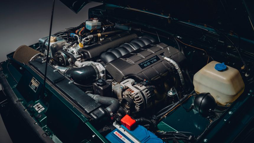 Overfinch will sell you a &ldquo;new&rdquo; 1993 Range Rover with 435 HP V8 image