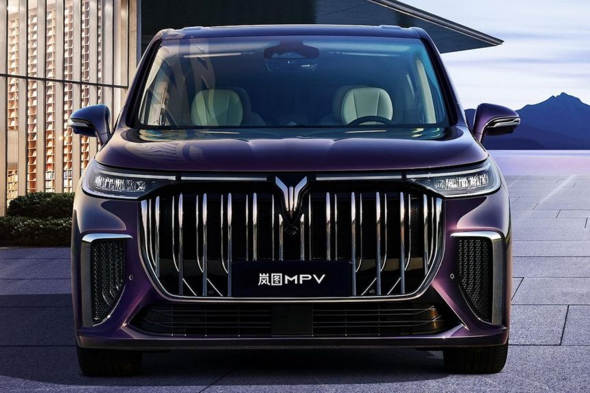 This electric minivan reminds us of BMW