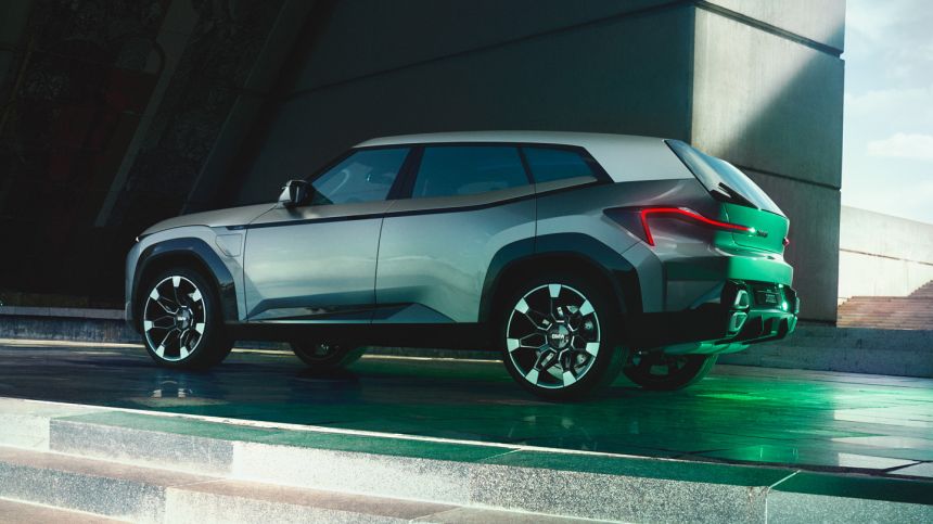 LEAKED: Did BMW tone-down the XM's looks? image