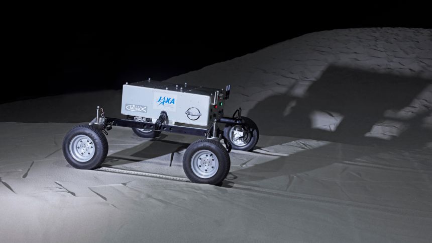 Nissan wants to go to the moon with 4WD lunar rover image