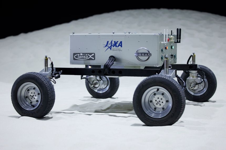 Nissan wants to go to the moon with 4WD lunar rover image