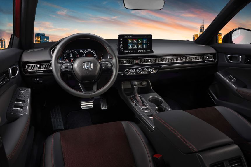 Spec Check: 2022 Honda Civic vs 2020 Toyota Corolla Altis image