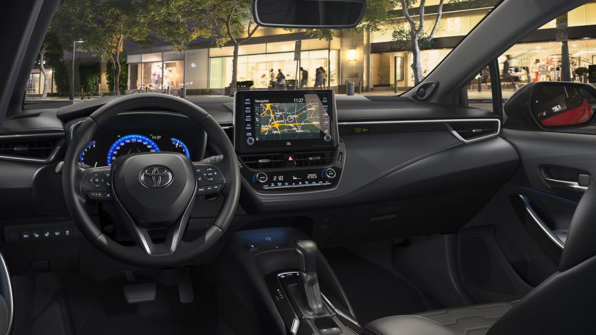 Spec Check: 2022 Honda Civic vs 2020 Toyota Corolla Altis image
