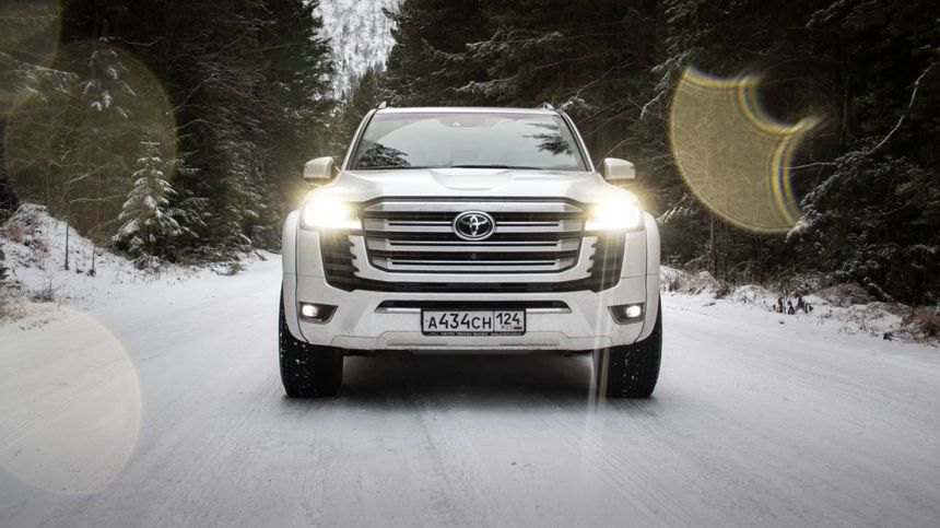 Arctic Trucks Land Cruiser 300 can literally go anywhere image