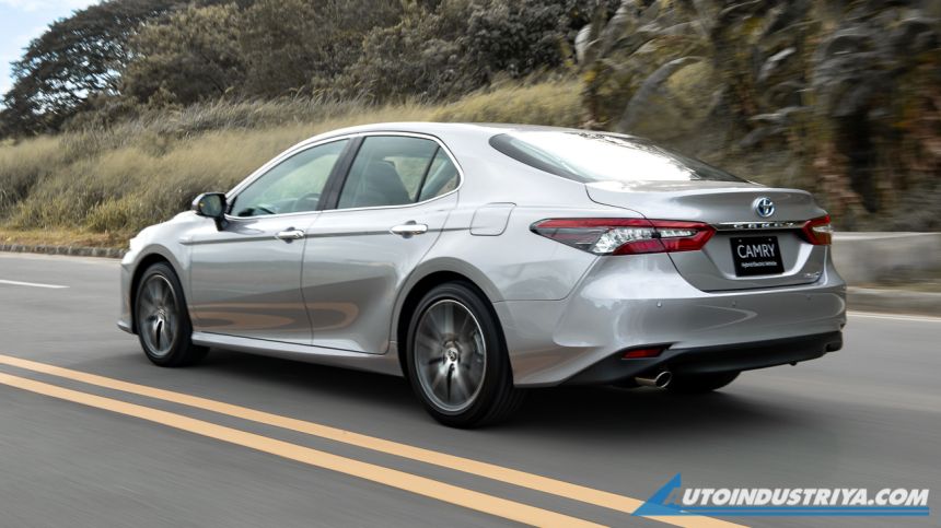 2022 Toyota Camry Hybrid image