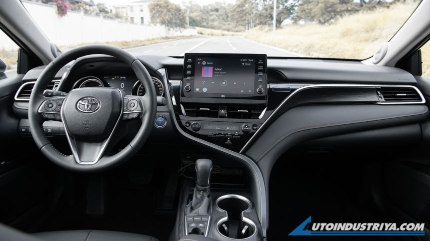 2022 Toyota Camry Hybrid image