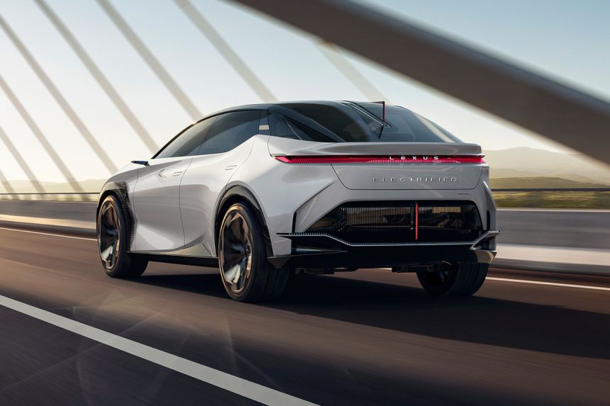 Lexus to replace rear logos with lettering in all future models image