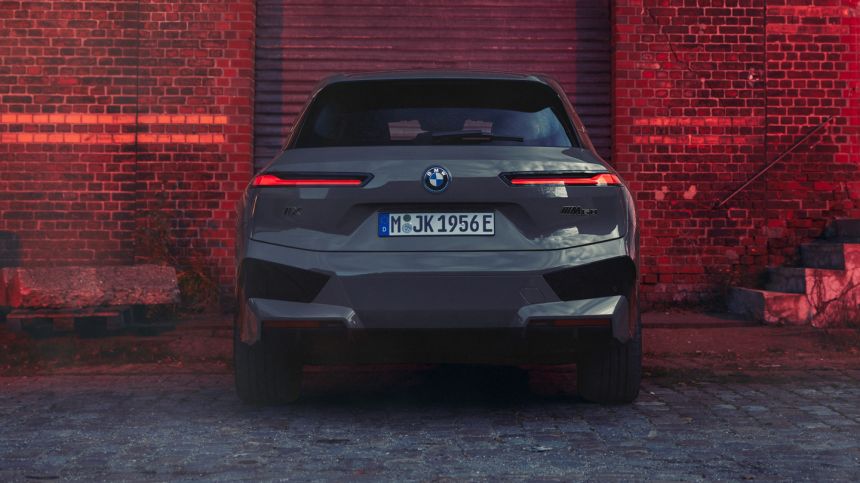 Electric BWM iX M60 packs over 600HP, 1000 Nm torque image