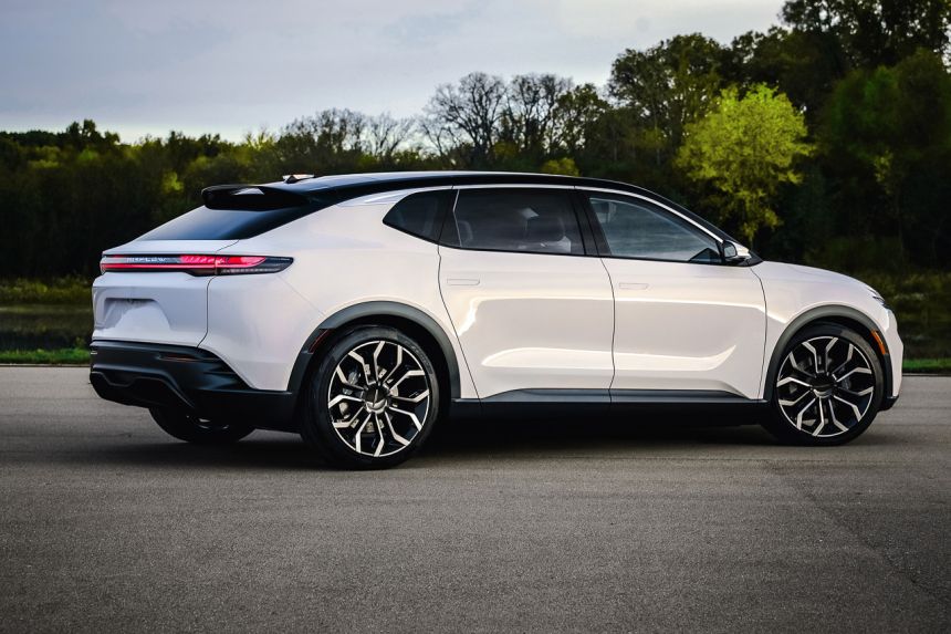 Chrysler previews electric future with Airflow Concept image