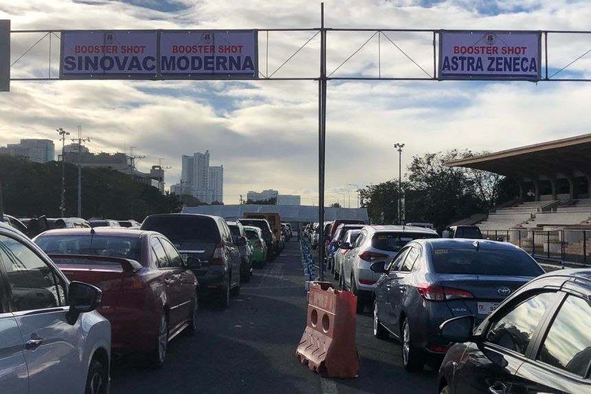 Manila opens Luneta drive-thru vaccination to everyone image