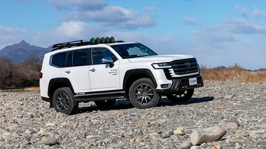 Less is more: JAOS modifies the Land Cruiser 300 image