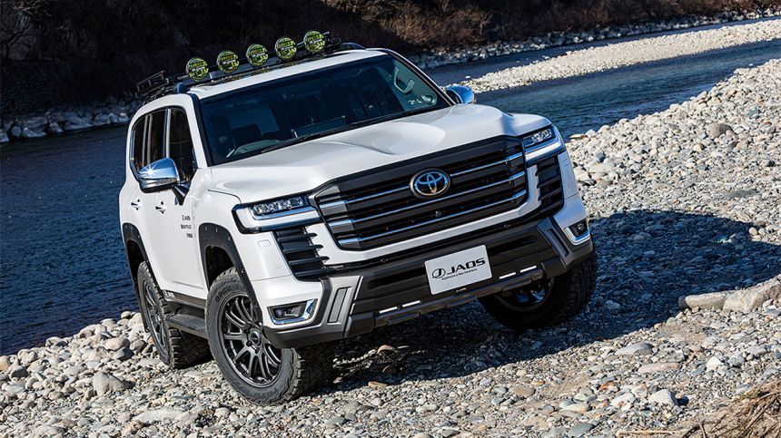 Less is more: JAOS modifies the Land Cruiser 300 image
