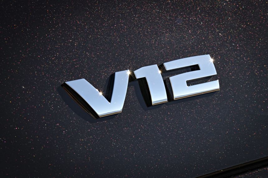 BMW is saying goodbye to the V12 engine image