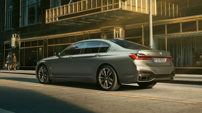 BMW is saying goodbye to the V12 engine image