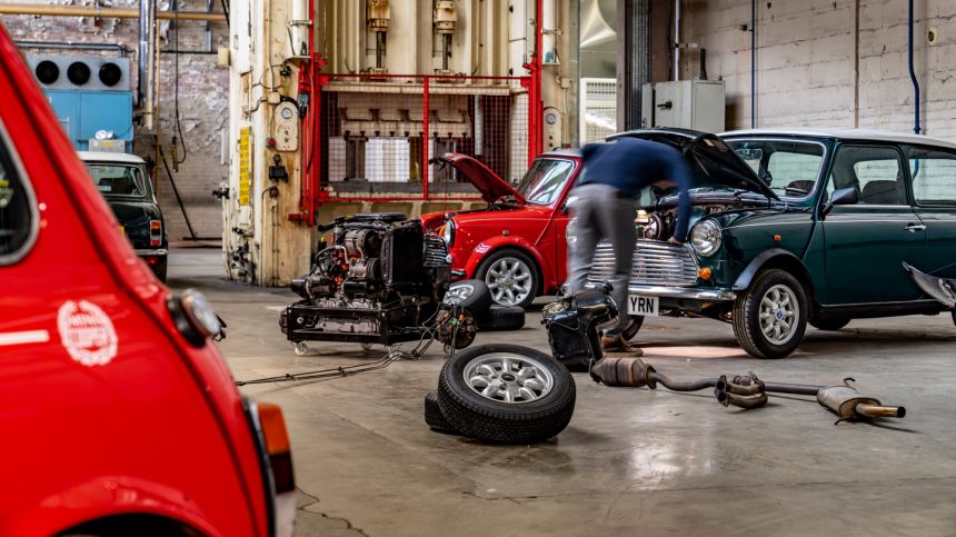Mini &ldquo;Recharged&rdquo; program turns classic models into EVs image