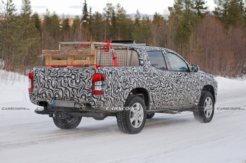 Mitsubishi spotted with next-generation Strada test mule image