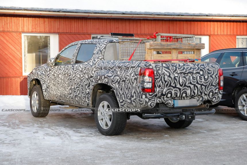 Mitsubishi spotted with next-generation Strada test mule image