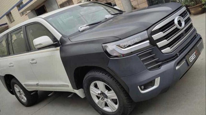 This kit can turn your Land Cruiser 200 into a 300 lookalike image