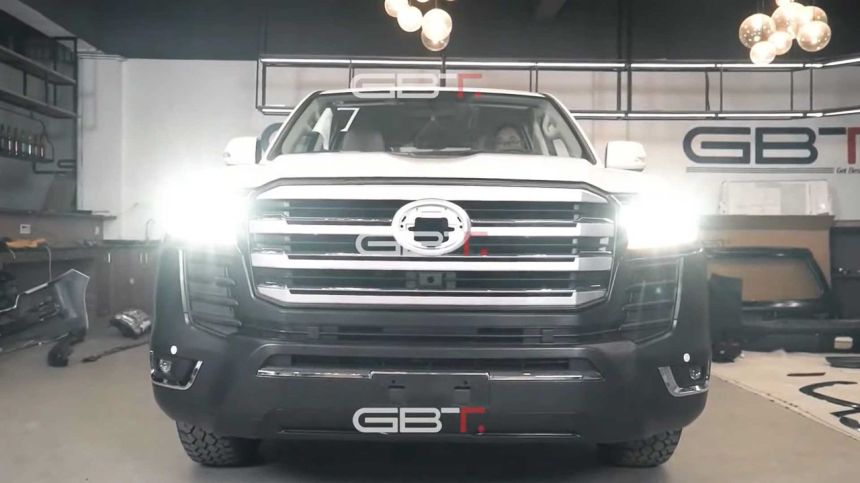 This kit can turn your Land Cruiser 200 into a 300 lookalike image