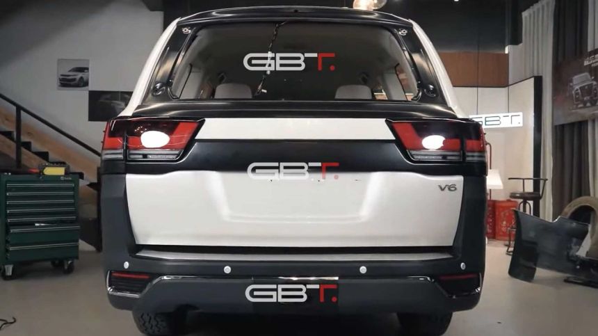 This kit can turn your Land Cruiser 200 into a 300 lookalike image