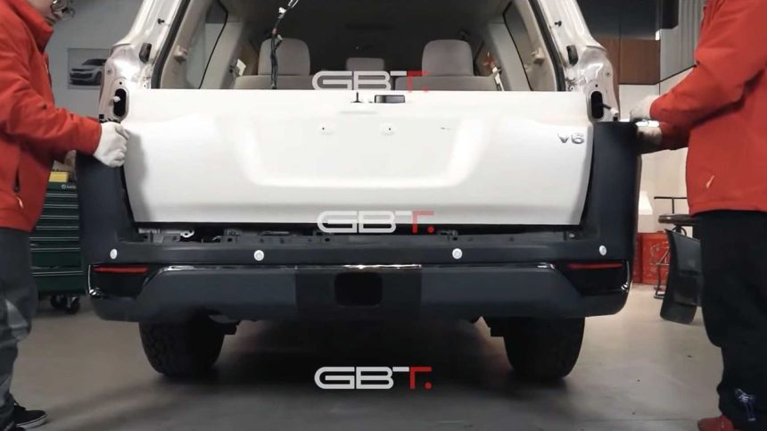 This kit can turn your Land Cruiser 200 into a 300 lookalike image