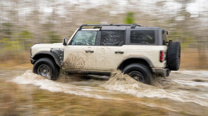 Ford Bronco Everglades is perfect for flooded Manila streets image
