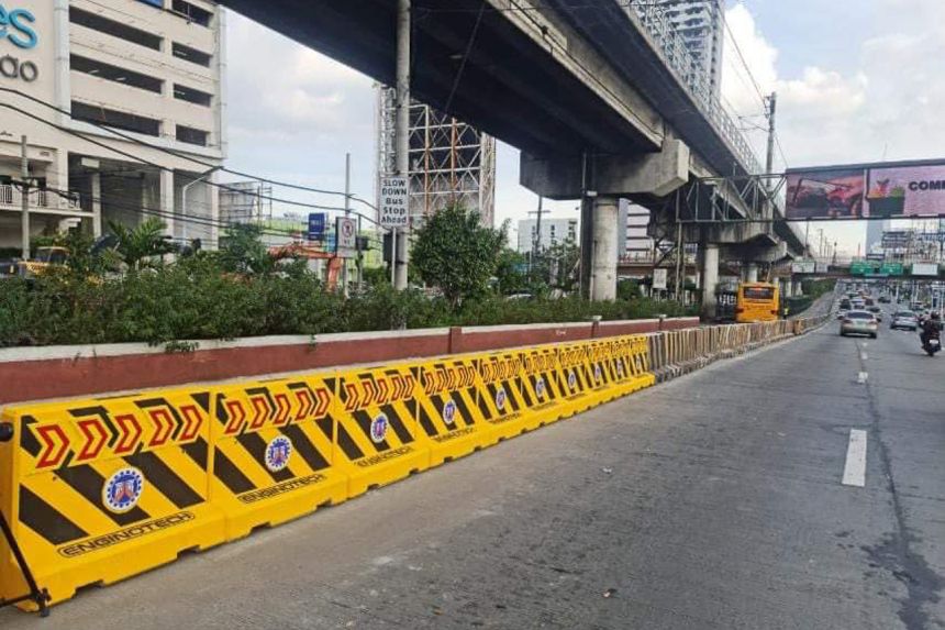 MMDA studies bollards in lieu of concrete barriers on EDSA image