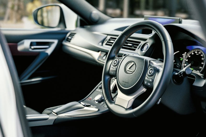 Lexus to end production of CT hybrid image