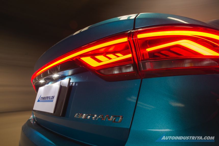 2022 Geely Emgrand image