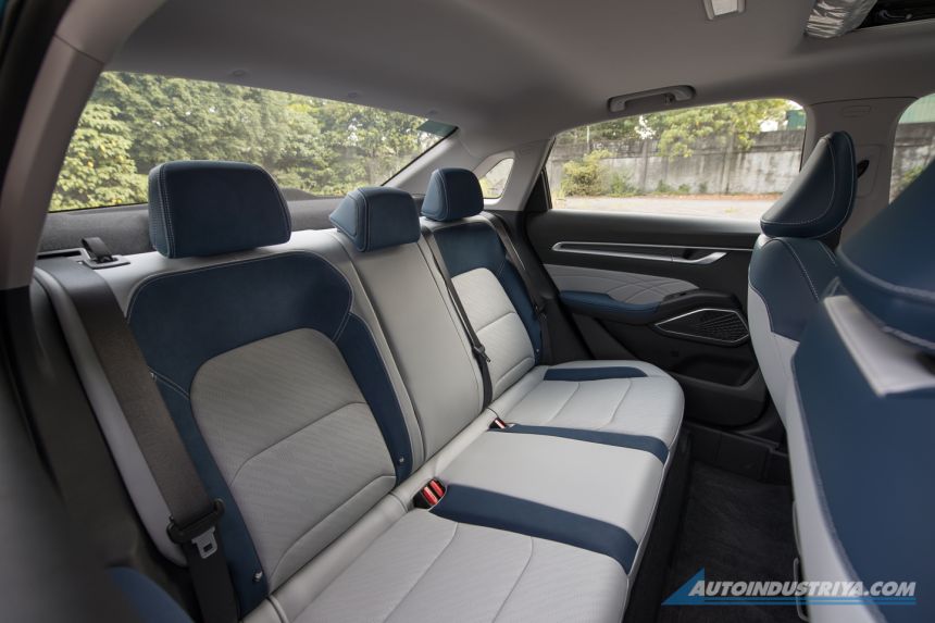 2022 Geely Emgrand image