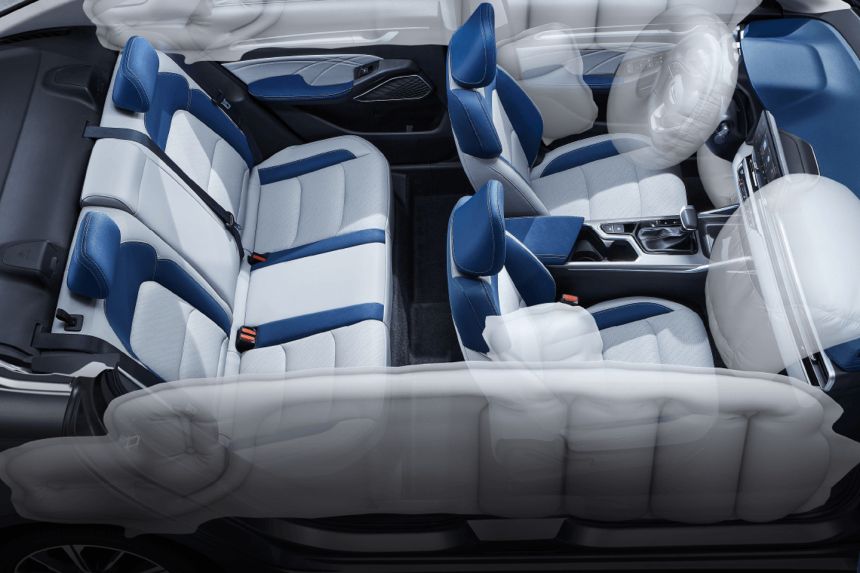 Spec Check: 2022 Geely Emgrand vs Honda City image