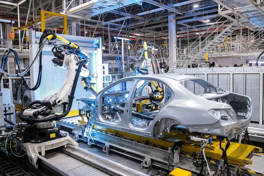 What automotive manufacturers have pulled out of Russia? image