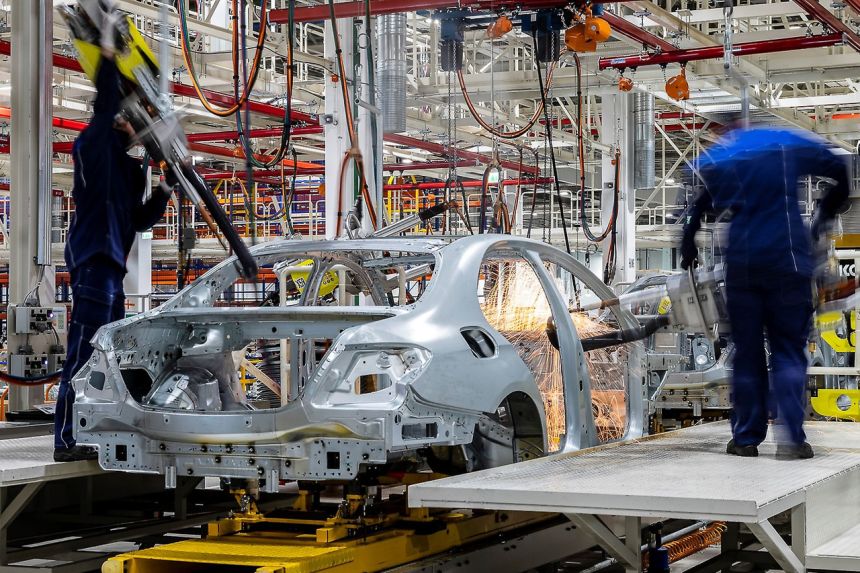 What automotive manufacturers have pulled out of Russia? image