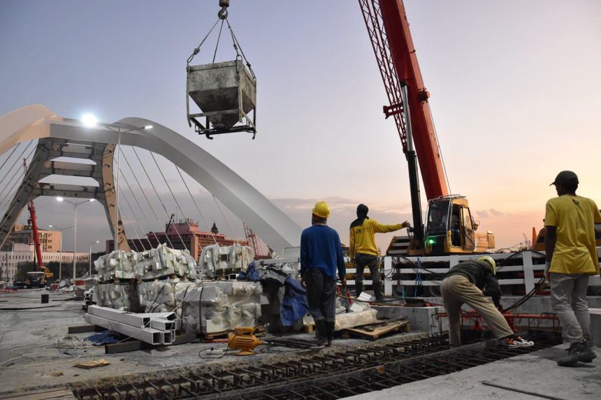 DPWH ramps up work on Binondo-Intramuros Bridge for Holy Week image