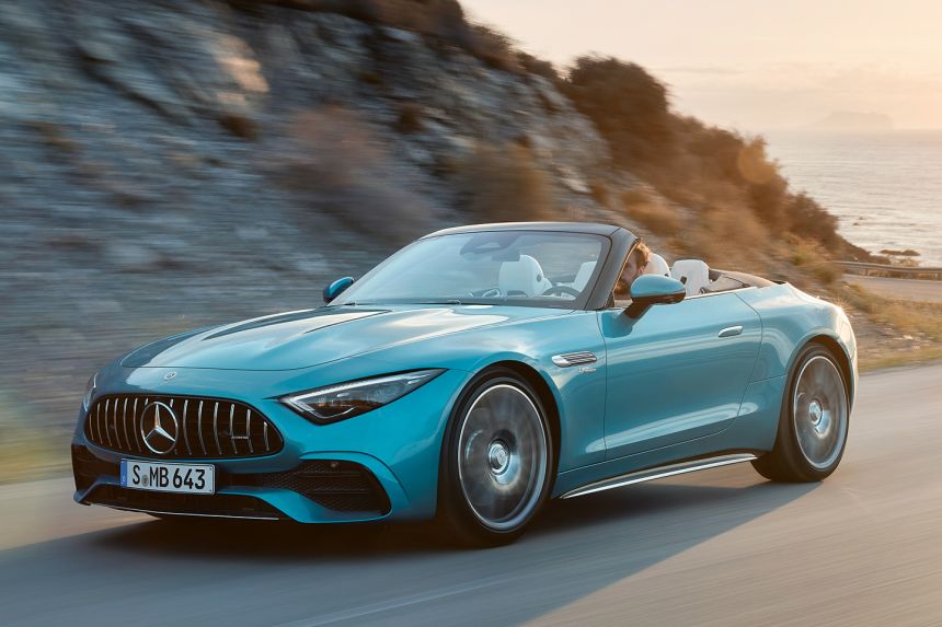 2023 Mercedes-AMG SL 43 debuts F1-derived tech image