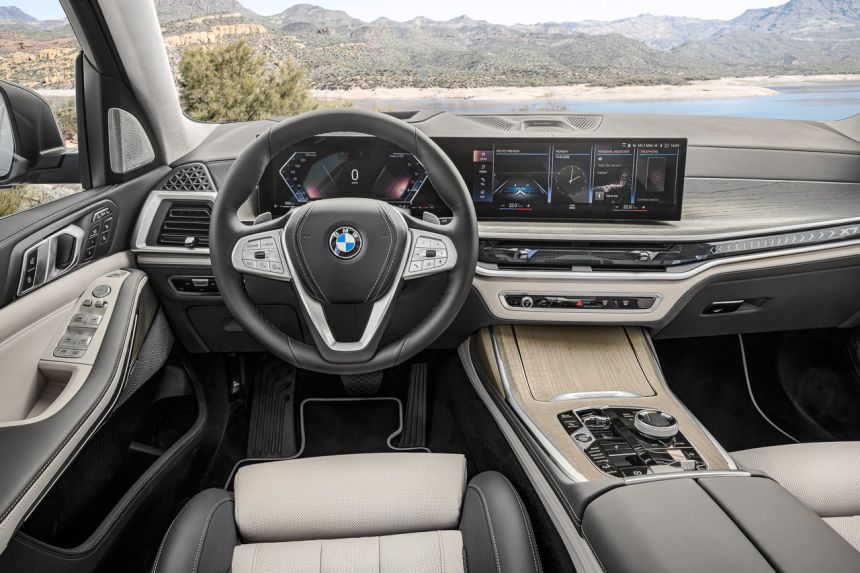 Do you like the face of the 2023 BMW X7? image