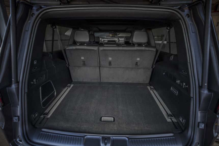 Jeep unleashes supersized 2023 Grand Wagoneer L image