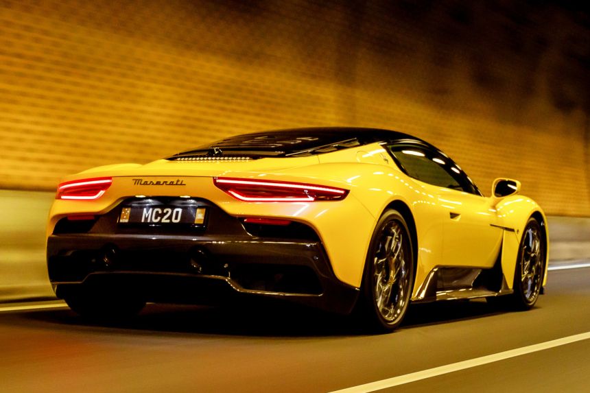 Maserati MC20 recalled for blinking taillights image