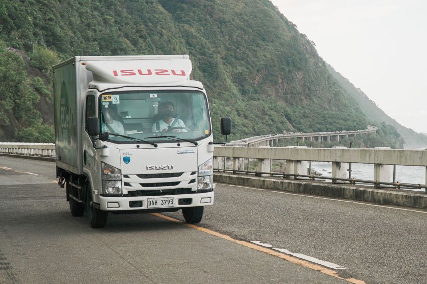This Isuzu Traviz traveled 1,063 km in one full tank image