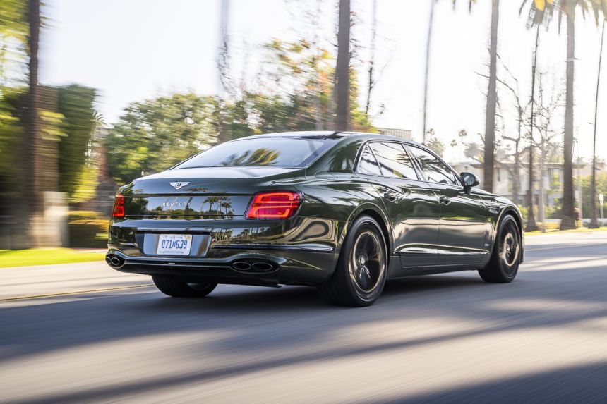 2022 Bentley Flying Spur emits fewer CO2 than Toyota Prius image